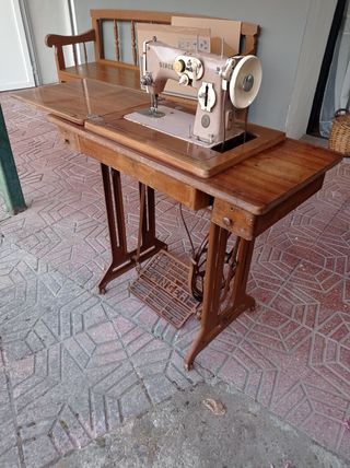 Máquina de coser Singer antigua