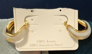 Aretes Con Forma De Aro Dorados Con Resina Beige