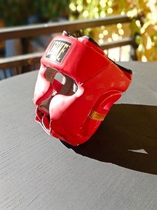 Casco boxeo Leone talla M. perfecto para sparring.