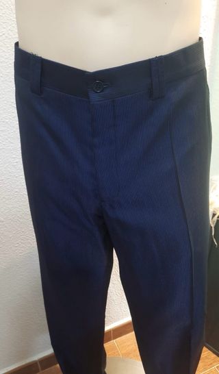 talla 56 de chaqueta y talla 48 de pantalón.