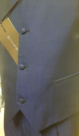 talla 56 de chaqueta y talla 48 de pantalón.