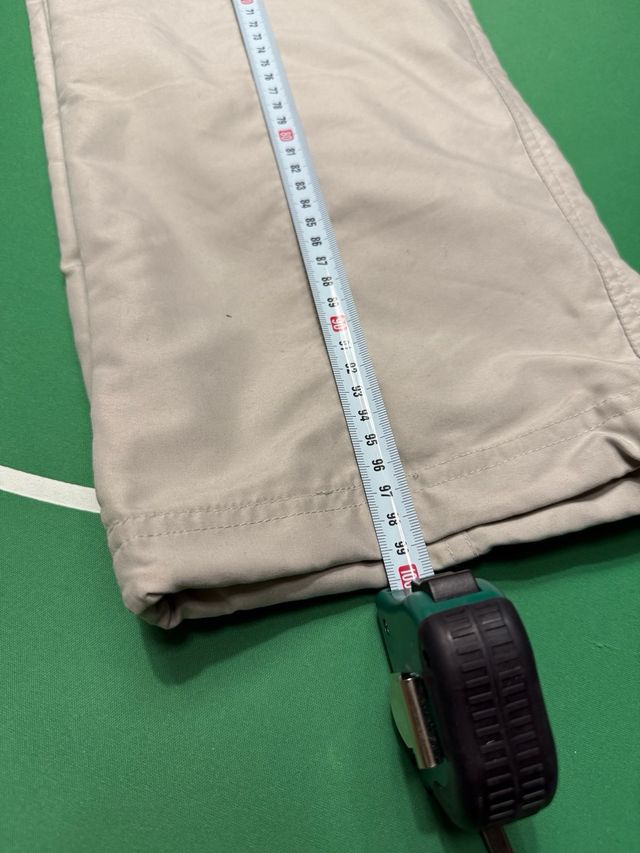 Pantalones beige. Nuevo