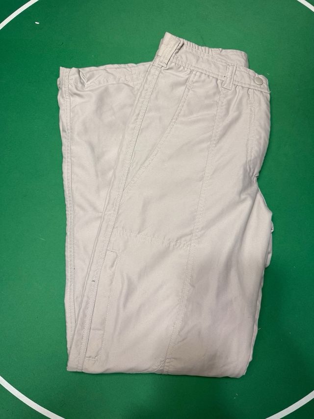 Pantalones beige. Nuevo
