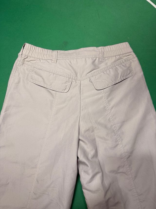 Pantalones beige. Nuevo