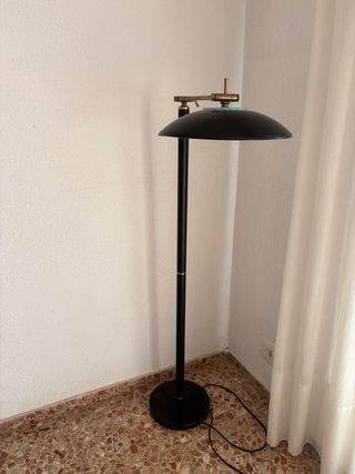 Lámpara pie vintage - metal negro y dorado