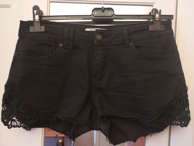 Shorts vaqueros negros con encaje