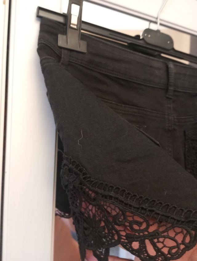 Shorts vaqueros negros con encaje
