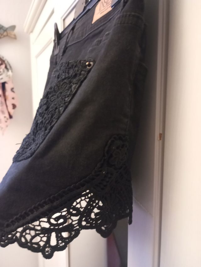 Shorts vaqueros negros con encaje