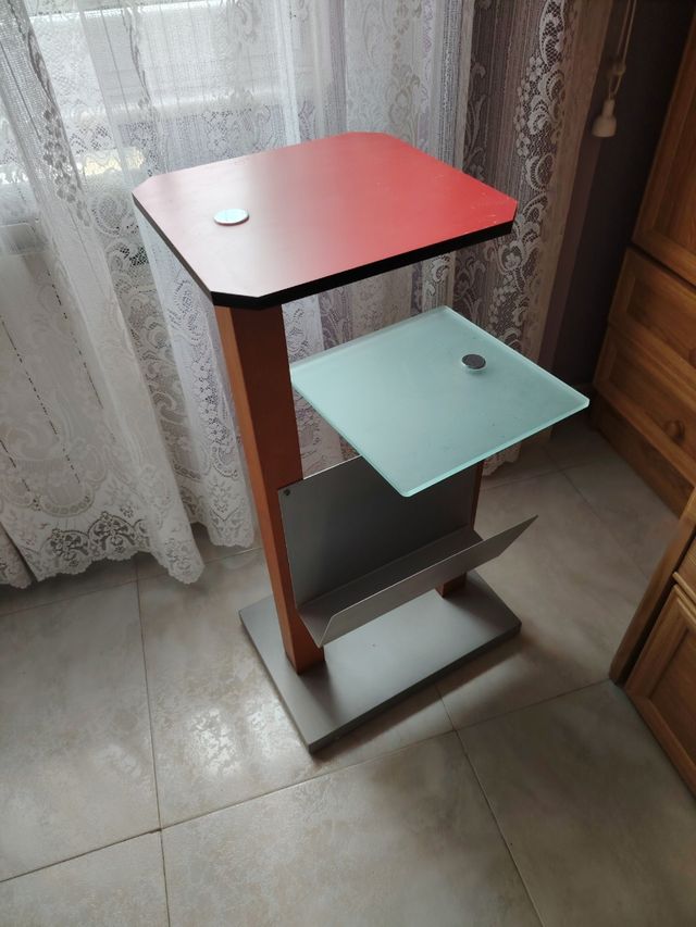 Mesita-Revistero auxiliar moderna