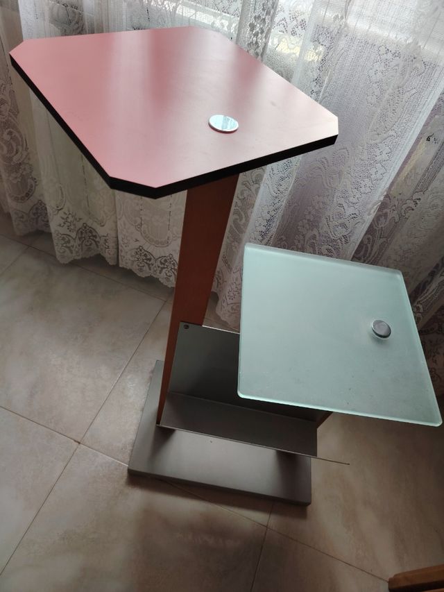 Mesita-Revistero auxiliar moderna