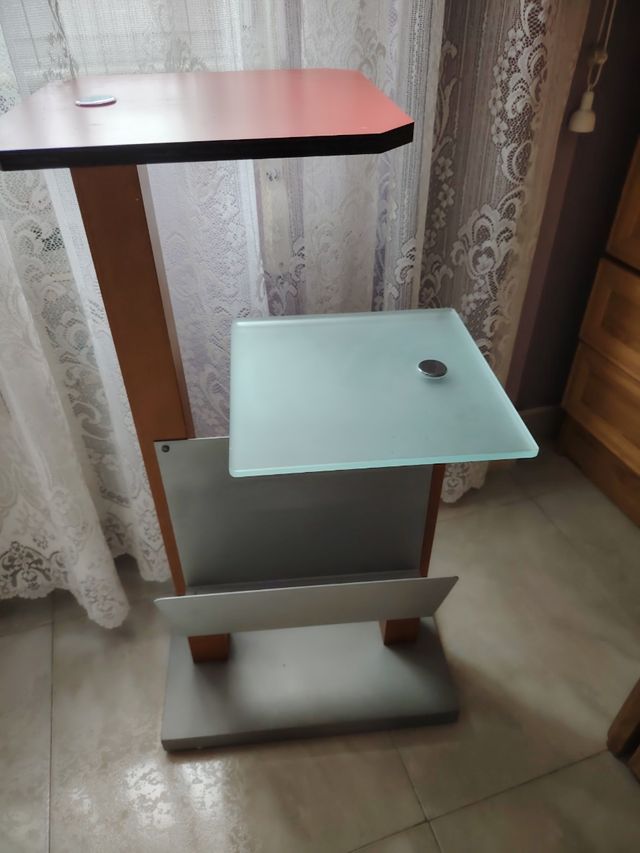 Mesita-Revistero auxiliar moderna