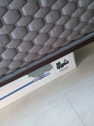 Colchón 150x190 cm + base tapizada con 3 años uso.