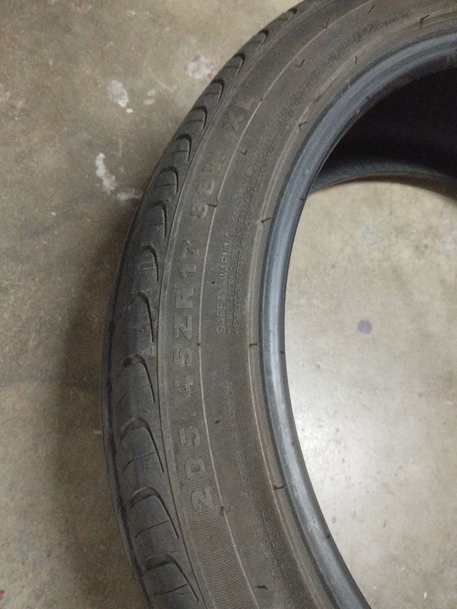 Neumático 205/45/17 usado