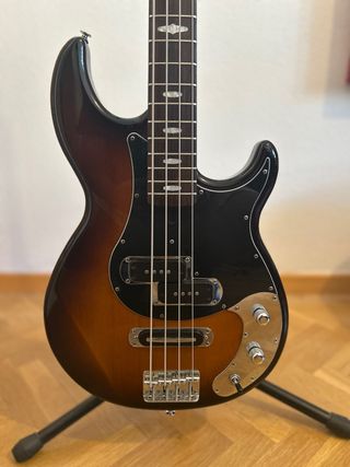 Bajo Yamaha BB424X