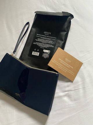 Neceser Armani azul marino charol
