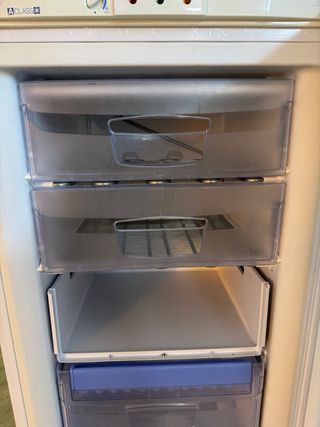 Congelador vertical Indesit