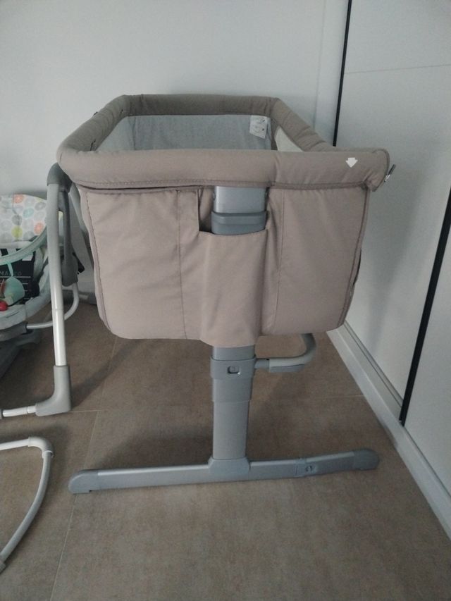 Minicuna Chicco para bebés con colchón sin usar.