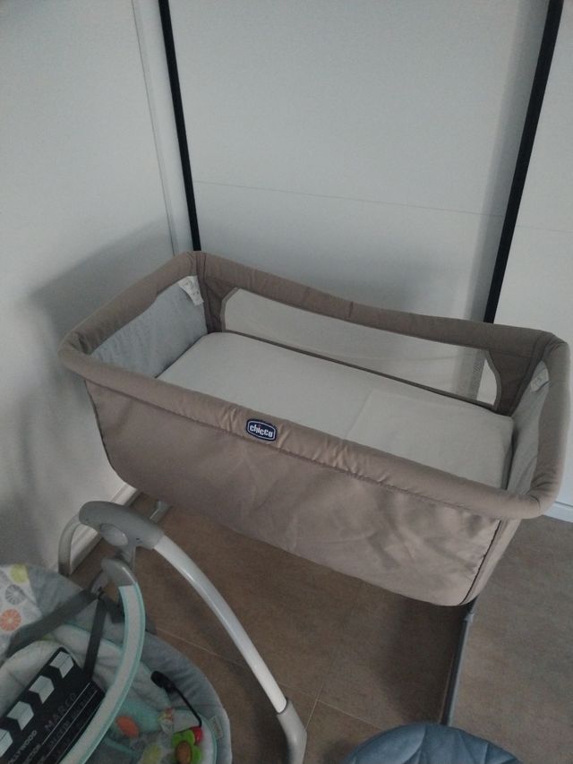 Minicuna Chicco para bebés con colchón sin usar.