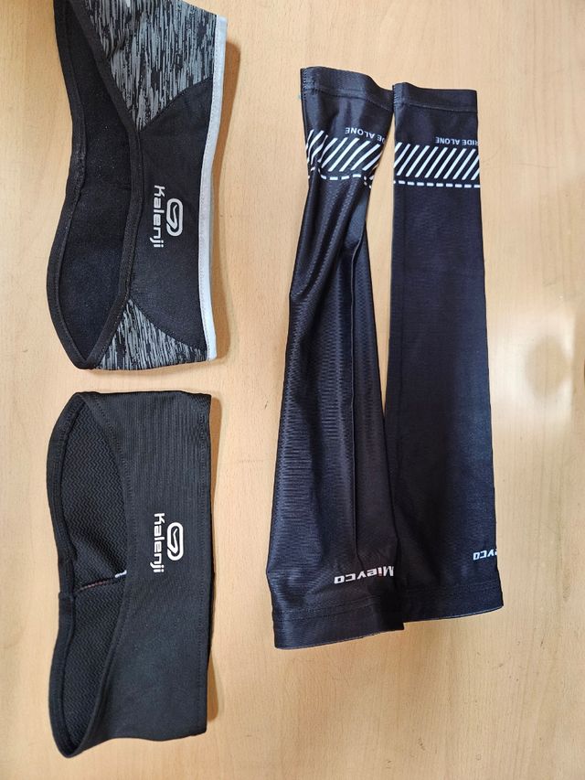 Lote Gorros y gorras deportivas, cintas y manguito