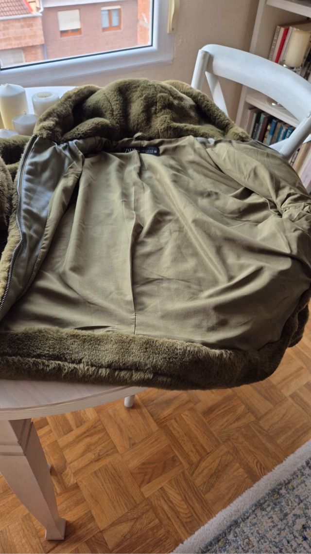 Chaquetón capucha verde oliva