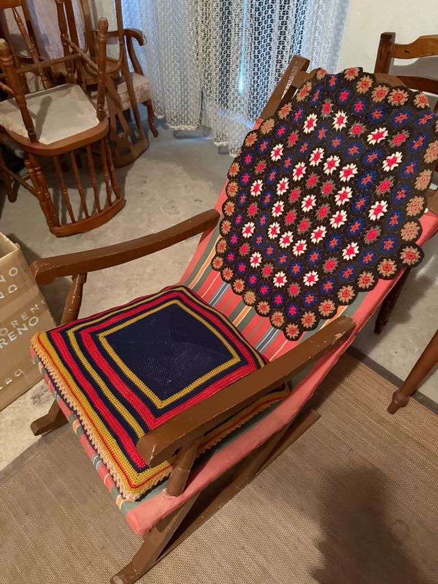 Mecedora antigua de madera