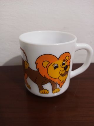 Taza vintage Arcopal león