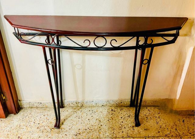 Mesa Recibidor y espejo metálicos