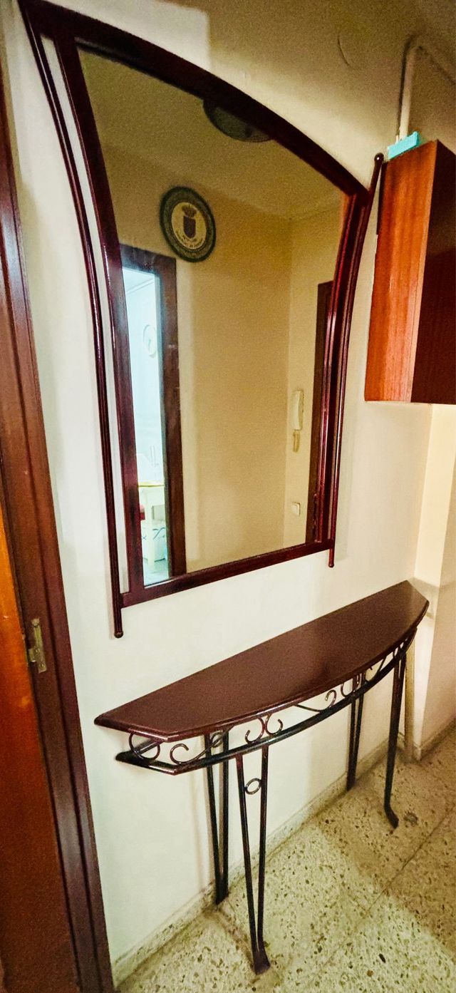 Mesa Recibidor y espejo metálicos