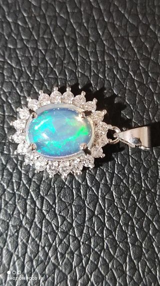 Colgante de ópalo en plata 925