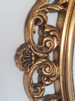 Espejo ovalado dorado, madera tallada
1m x 74 cm
