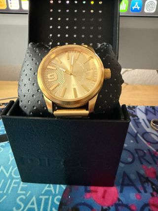 Reloj Diesel dorado