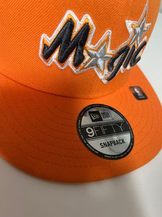 Gorra New Era Magic naranja