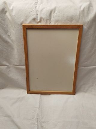 Pizarra blanca con marco de madera