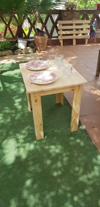 Mesa jardín madera nogal
