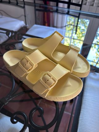 Sandalias GENUINS amarillas T-39