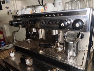 Cafetera automática profesional Óptima 6 años uso
