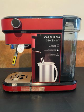 Cafetera Cecotec Cafelizzia 790 Shiny nueva
