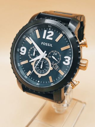 Reloj Fossil negro y dorado