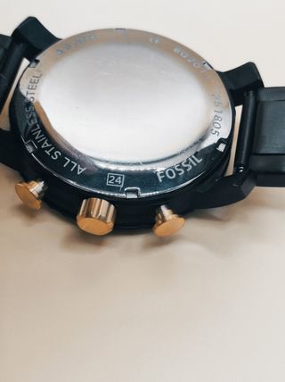 Reloj Fossil negro y dorado