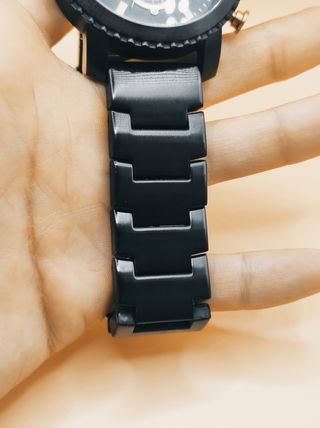 Reloj Fossil negro y dorado