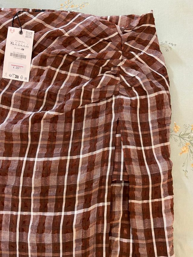 Falda midi cuadros fruncido