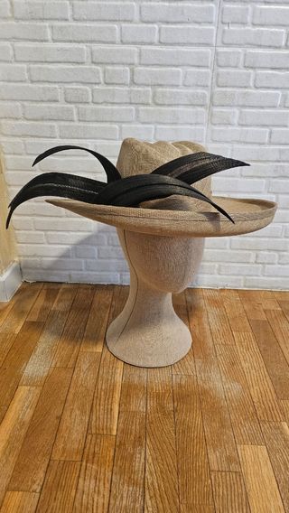 Pamela sinamay beige-negro, alta costura