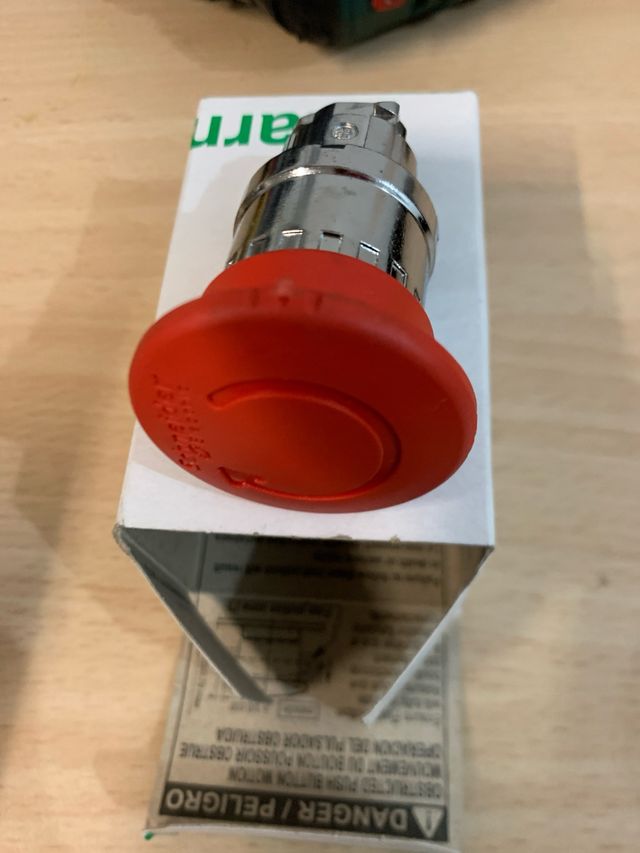 Interruptor parada ZB4BS844 Schneider 