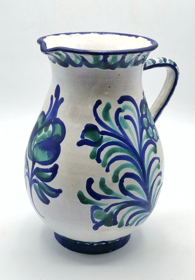 Jarra granadina antigua de cerámica de Fajalauza