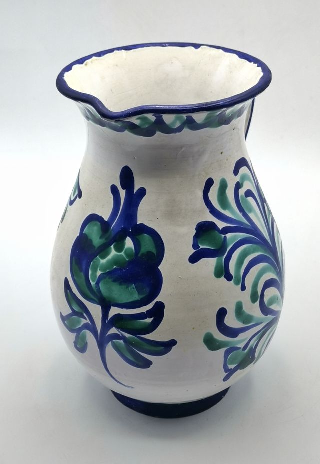 Jarra granadina antigua de cerámica de Fajalauza