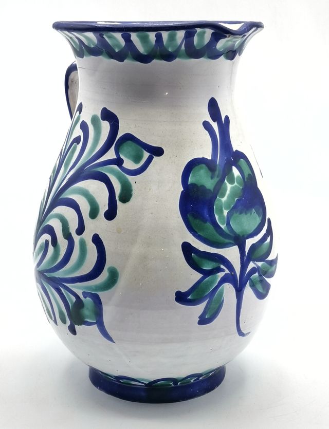 Jarra granadina antigua de cerámica de Fajalauza