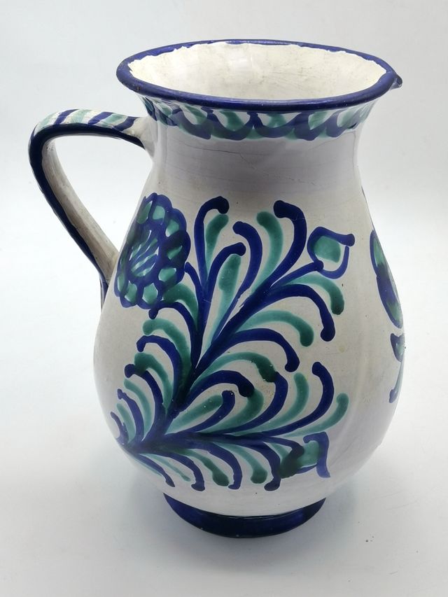 Jarra granadina antigua de cerámica de Fajalauza