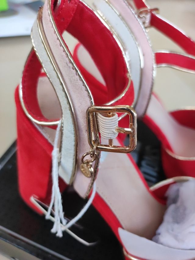 Sandalias rojas XTI - talla 39