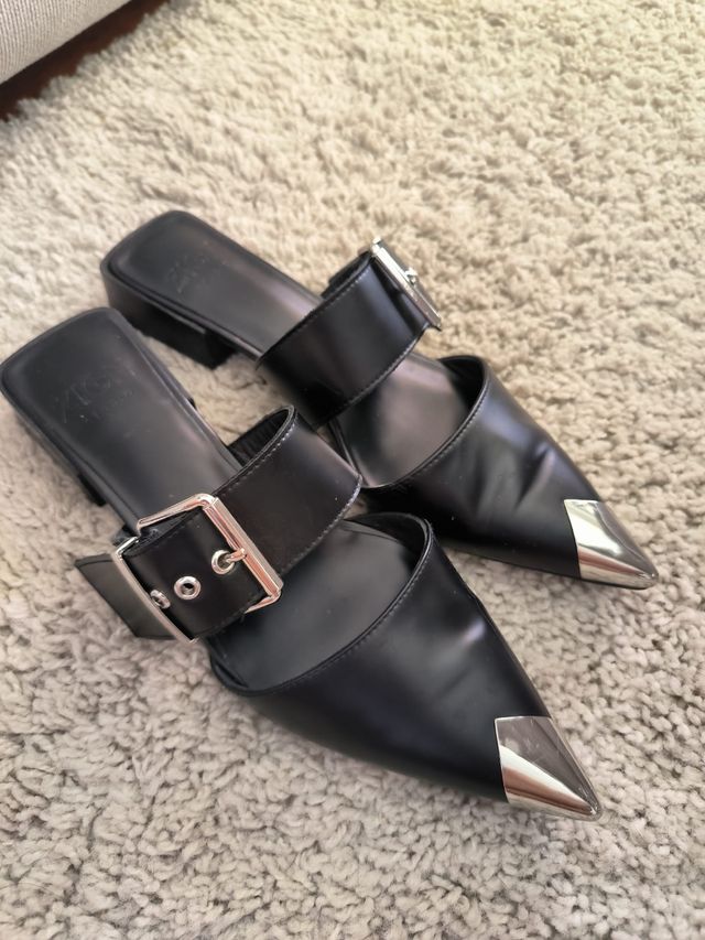 Zapatos negros con hebilla