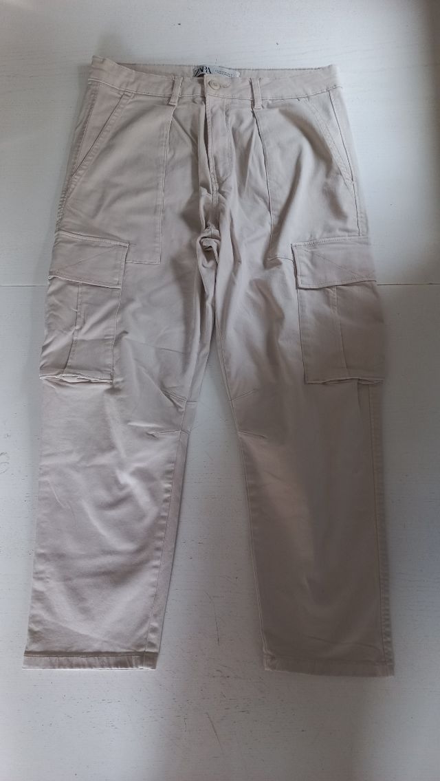 Pantalones Cargo Zara Beige.  Talla 40